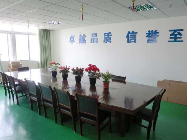 生產(chǎn)車(chē)間，研發(fā)人員開(kāi)會(huì)廳